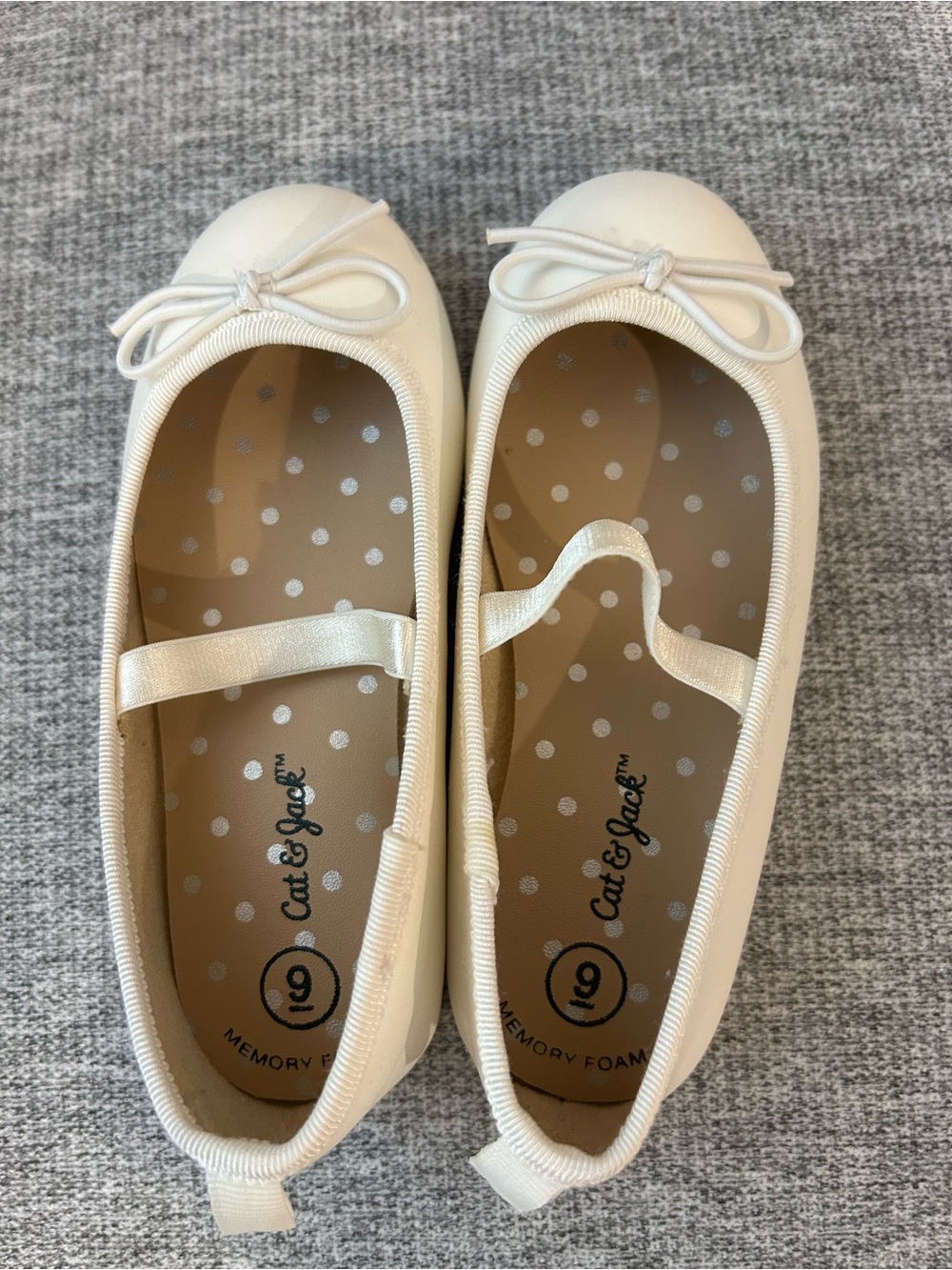 Cat & Jack Girls Ballet Flat Shoes w/elastic strap Size 9